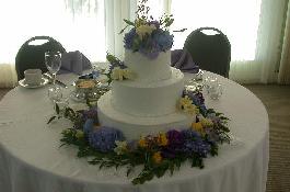 the wedding Cake created by our wedding planner to coordinate with all the other flowers