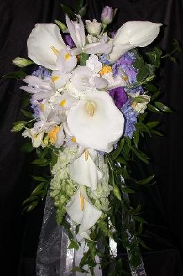 Calla lilies, iris and freesia in Brides bouquet.