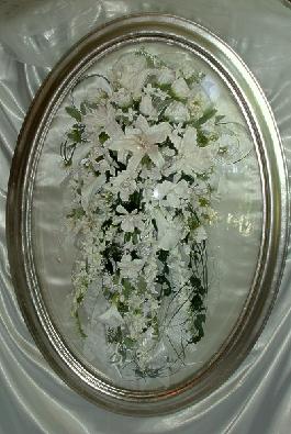 frame with magnificant preserved wedding bouquet inside